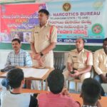 ట్రాక్టర్ పై నుండి కింద పడిన గణేష్ విగ్రహం….