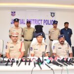 నూతన ఎస్సైకి అభినందనలు తెలిపిన కాంగ్రెస్ నాయకులు