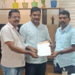 ఆయుధాలు వదిలేసిన మల్లోజుల వేణగోపాల్ రావు-మావోయిస్టు పార్టీ చరిత్రలో సంచలనం
