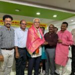 గాంధీ చౌక్ లో మున్సిపల్ ఛైర్మెన్ కట్కం రవీందర్ ఆధ్వర్యంలో ప్లాస్టిక్ నివారణ పై అవగాహన